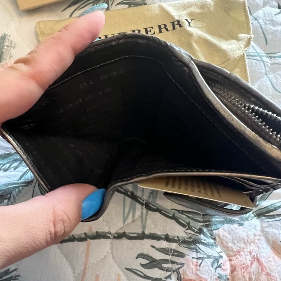 Burberry Medium Wallet - Picture 7 of 9